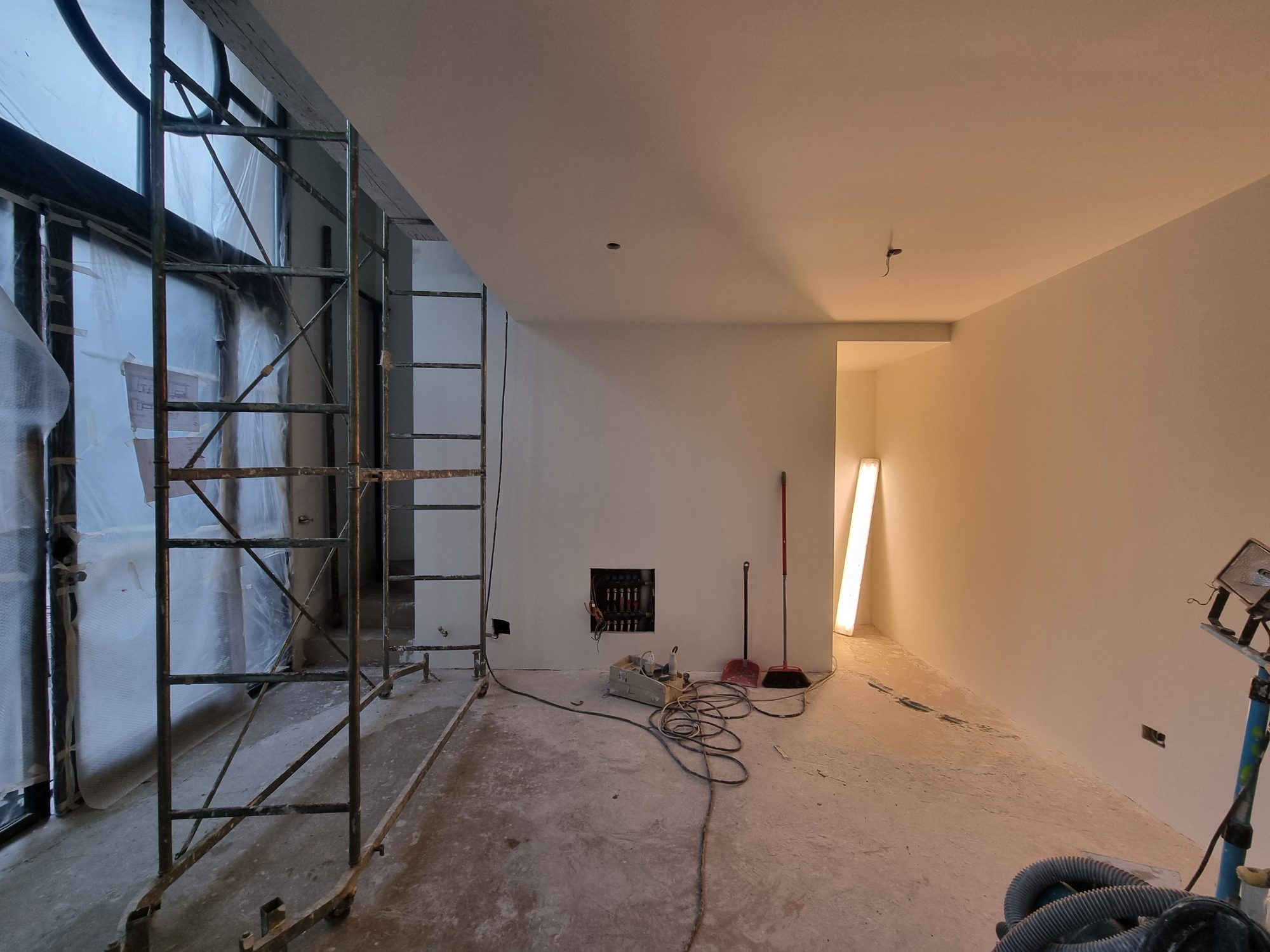 Zona pranzo prima dell’allestimento, ancora in cantiere — progetto Loft Adige